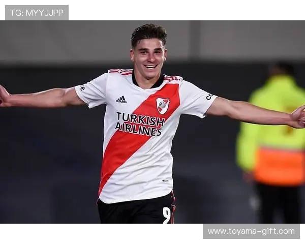 全能前锋模板：阿尔瓦雷斯如何胜任多个位置